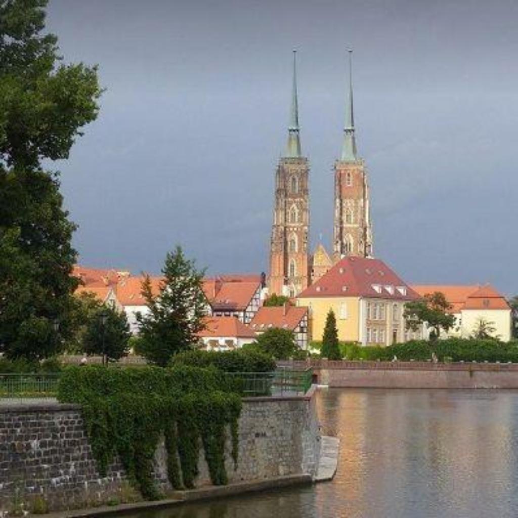https://pixabay.com/photos/wroclaw-breslau-church-city-poland-1755516/
